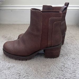 COLTEN CHELSEA BOOT Size 7 brown